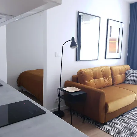 Bit Eccentric With The Balcony Apartment